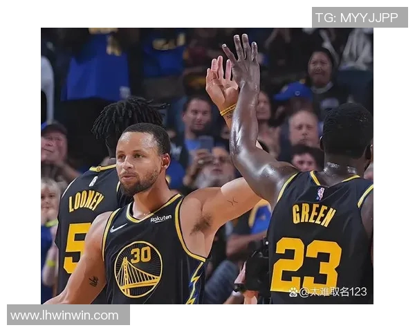 湖人勇士对决新浪直播分析精彩瞬间回顾与球员表现亮点解析