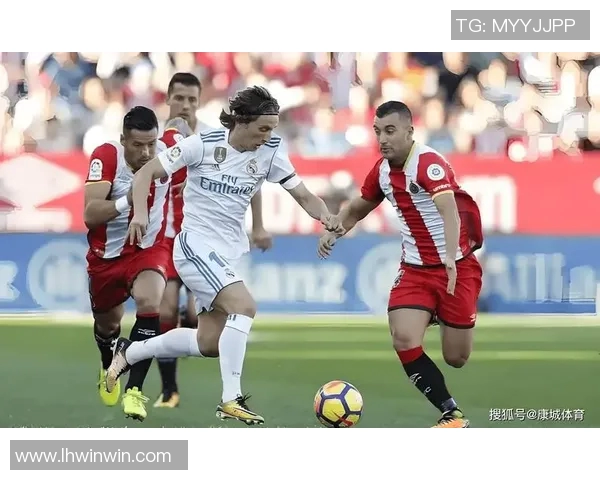 皇马与巴萨的经典对决值得一看球迷们的激情碰撞与战术较量